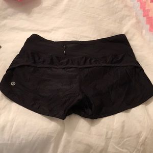 Lululemon speed up 2.5 short size 4